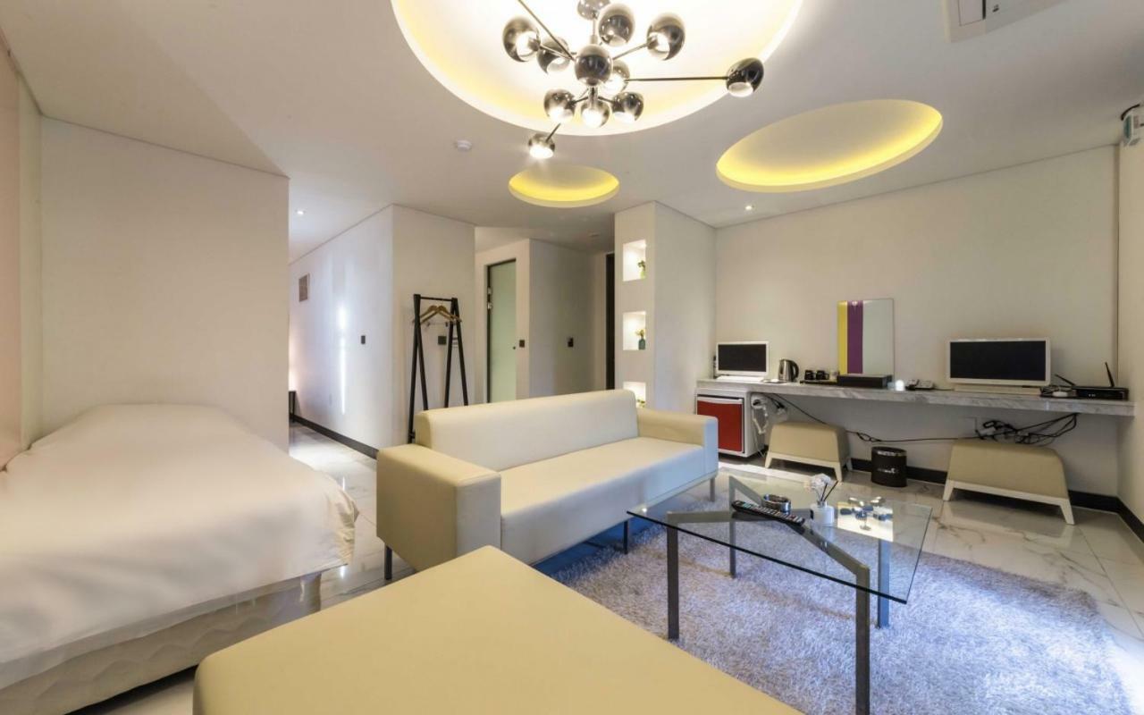 Design Hotel Ddeul& Osan Esterno foto