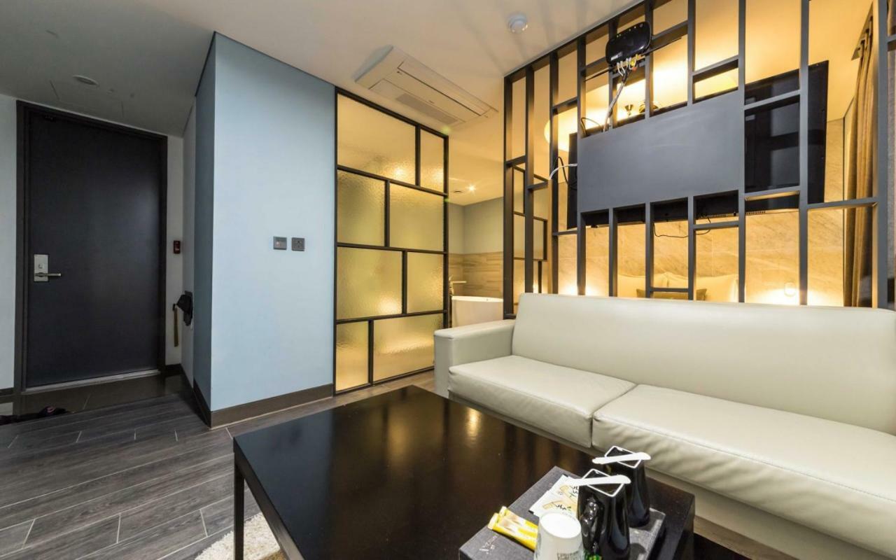 Design Hotel Ddeul& Osan Esterno foto